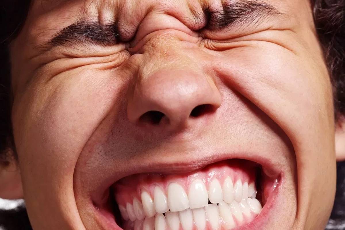 Почему болит зуб после установки пломбы