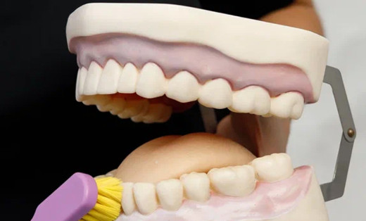 Как зубная щётка может спровоцировать кариес